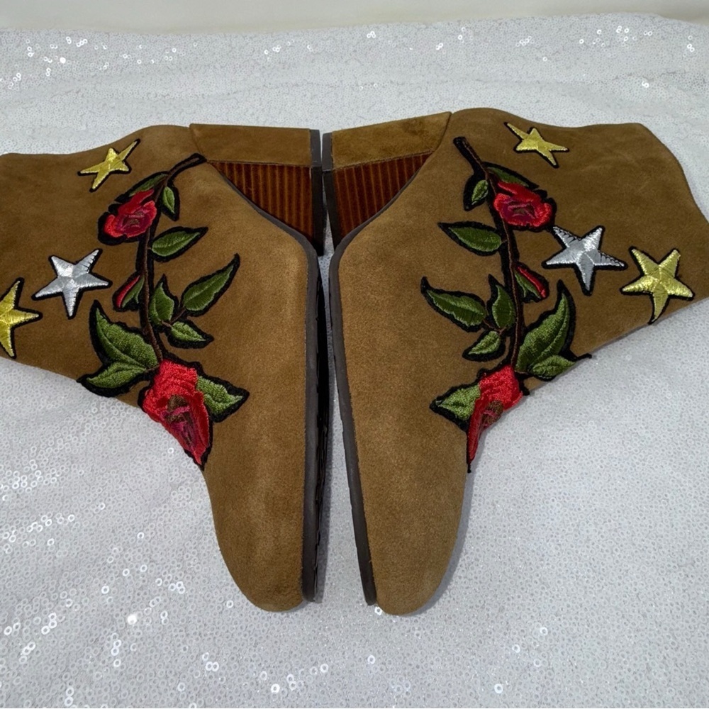 Gentle Souls  Braise Suede Embroidered Brown Ankle Boots size 9.5 women’s - Picture 8 of 16